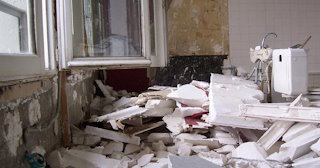 Демонтаж хрущевки в Рязани - удаление старых полов и стен по выгодной цене от 1781 рублей.
