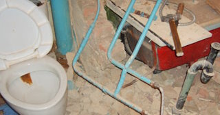 Профессиональный демонтаж перегородки ванной и туалета в Рязани - от 577 рублей